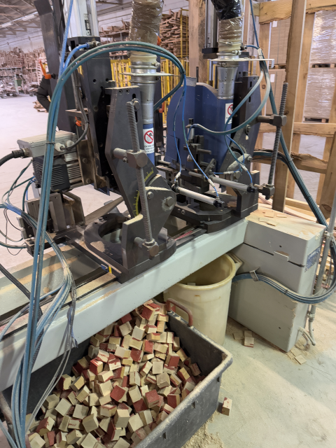 4TC102504-Caselli-Group-TRONCATRICE-DOPPIA-COMEC-TD1200-CAF-R-C-CARICATORE (2).png